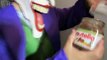 ЗАМОРОЖЕННЫЕ АННА ТУАЛЕТ БОЙ ШАЛОСТЬ! ж/ Frozen Эльза, Человек-Паук против Джокера, гигантские конфеты Пончик! SuperheroFun