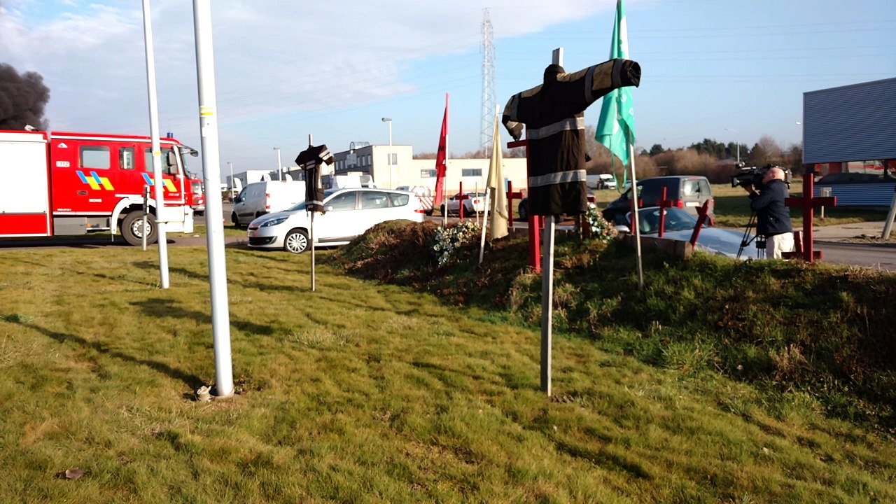 Grève bruyante des pompiers à Mons