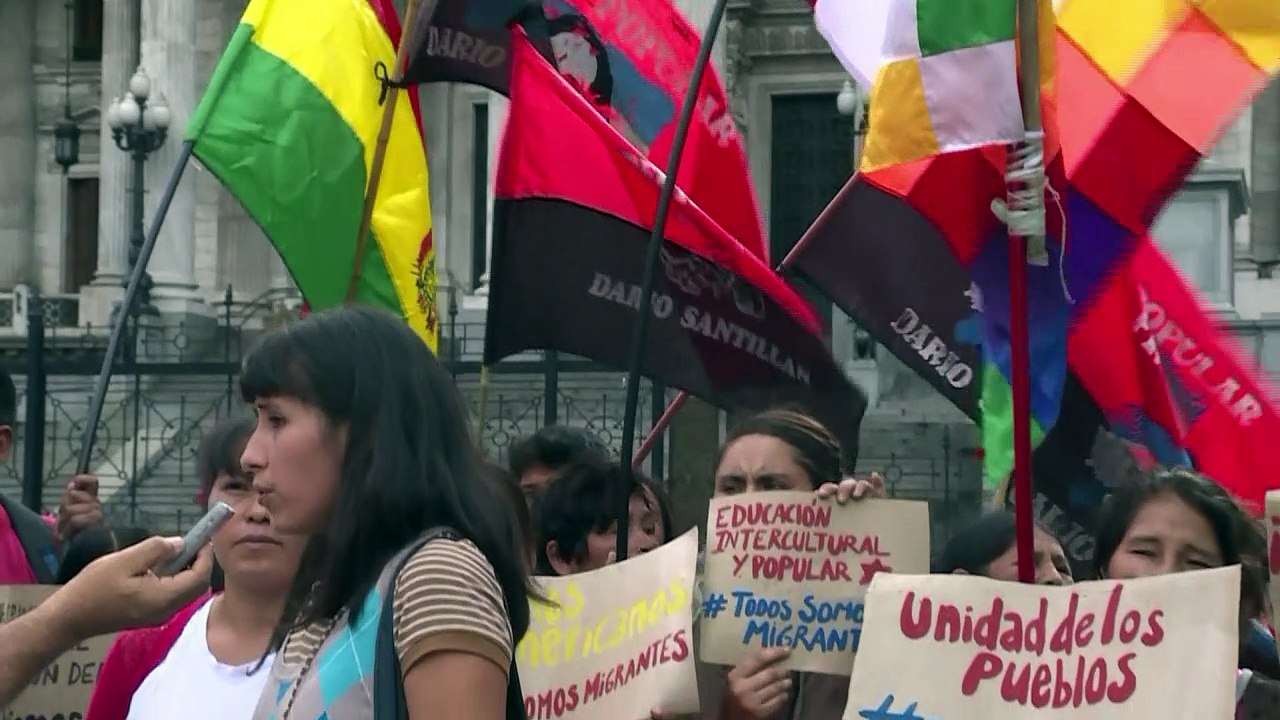 Protesto contra novo decreto migratório na Argentina