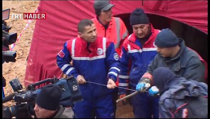 Kuyuya düşen köpek yavrusu kurtarıldı