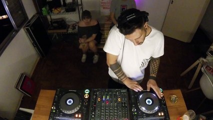Exequiel DJ Set - Quarto/Fresta