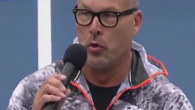 Un soliste se trompe et chante la version nazie de l'hymne allemand