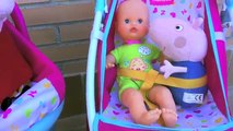 ❤ Peppa Pig ❤ George in de Buggy en Maxi Cosi Samen met Nenuco Pop Speelgoed Filmpje