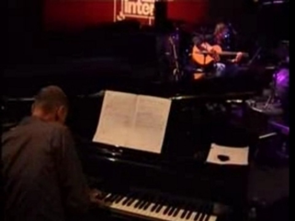 Jean Guidoni - Seul - Le pont des artistes  12/09/07