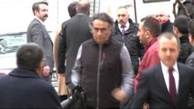 Kılıçdaroğlu, Minibüste Saldırıya Uğradığı Belirtilen Başörtülü Genç Kızı Ziyaret Ediyor