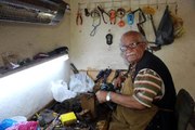 83 Yaşındaki Halil Dede 72 Yıldır Oltu Taşına Hayat Veriyor