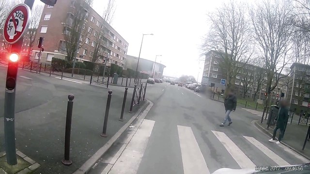 L'agent de la mairie de Lille protégée par la Police municipale contre un cycliste