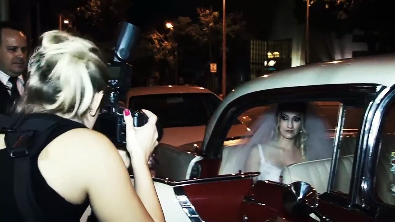 Fotógrafa vai registrar casamento e descobre que é a noiva