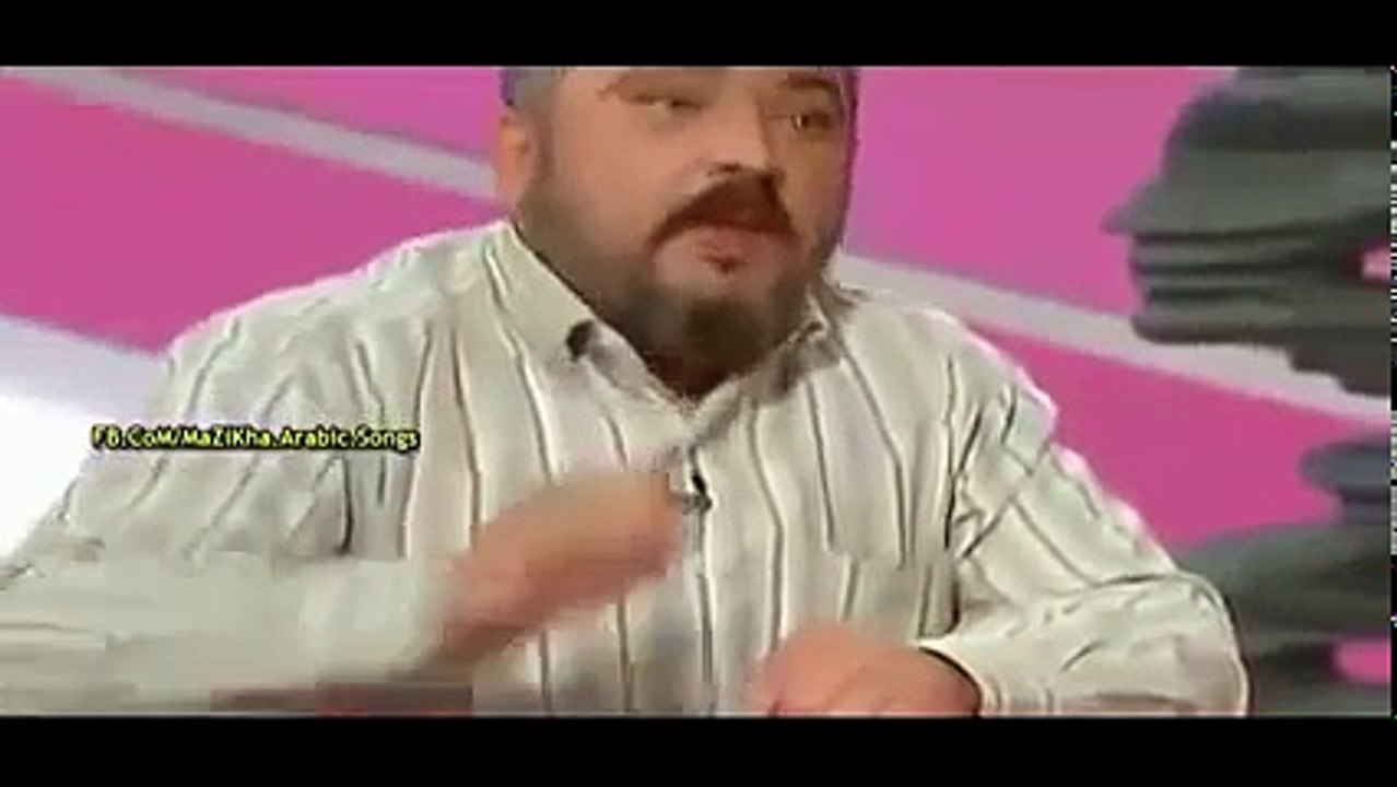 فتاة تخلع الحجاب على الهواء مباشرة