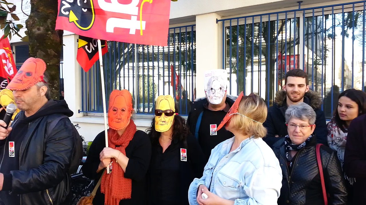 Bordeaux : les salariés précaires de l'Education nationale manifestent devant le rectorat