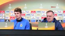 Fenerbahçe Teknik Direktörü Advocaat ve Futbolcusu Neustadter Basın Toplantısında Konuştu