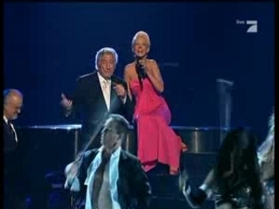 Christina Aguilera & Tony Bennett - Steppin' Out (Emmys 07)