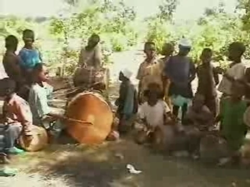 Les enfants de Kouroussa la releve, dunumba
