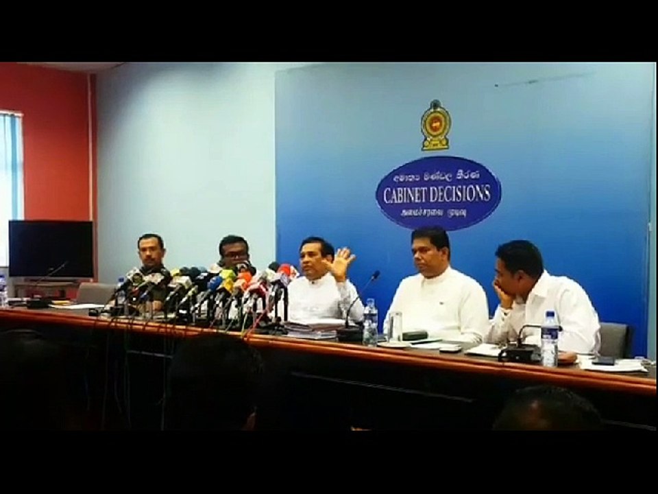 මහින්දට සුදු වෑන් එකක් යවන්නත් ගෝඨාභයට කියන්න ඔනේ....
