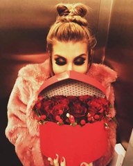 İrem Derici'den Instagram'da "Vur Bana" Paylaşımı