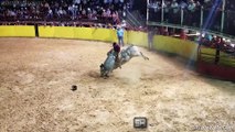 JARIPEO FATAL TORO SALVAJE ESCAPA Y ATACA A LA GENTE IMPRESIONANTES ECENAS DE SANGRE Y VIOLENCIA