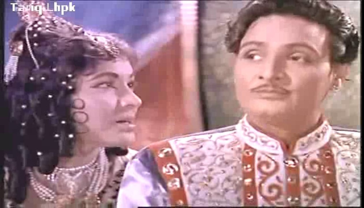 Hasta hua noorani chehra kali zulfen rang sunehara=1963