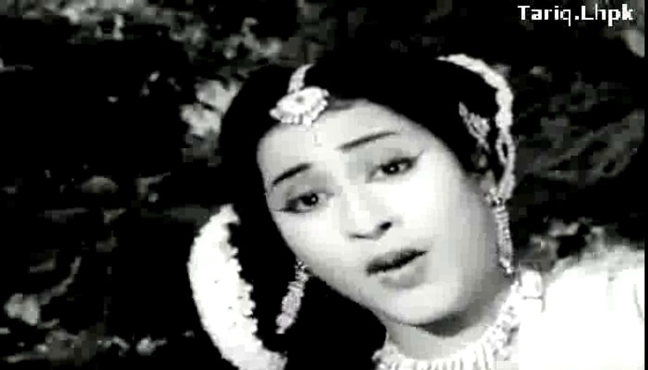 Mere dil mein halki si woh khlish hai jo nahin thee=1963