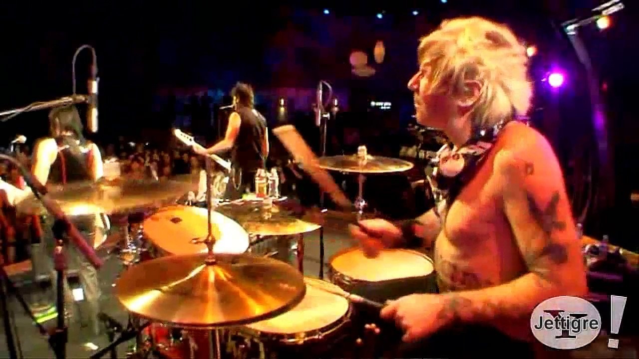 Joan Jett - Crimson & Clover _ I Hate Myself ( Live )