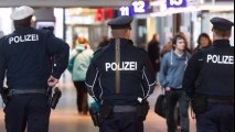 ألمانيا شرطة برلين تبحث عن مجهول يرشق النساء بسائل حارق !