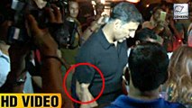 Fan GRABS Akshay Kumar's Hand, He Calls Him Pagal | LehrenTV