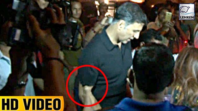 Fan GRABS Akshay Kumar's Hand, He Calls Him Pagal | LehrenTV
