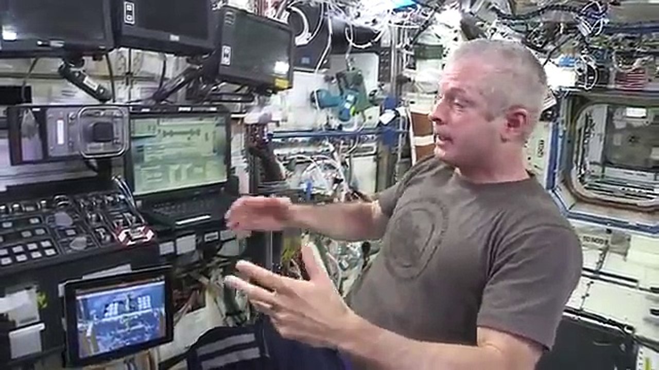 Extraordinary Detailed tour in the ISS (International Space Station)