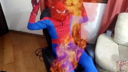 Spiderman POO Eletric Shock EXPLOSION! Superheroes Spiderman vs Joker vs Frozen Elsa vs The Flash!