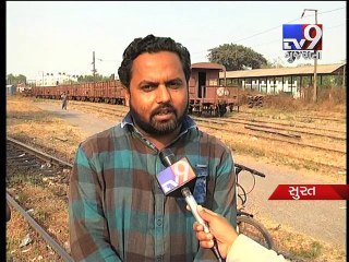 No roads, Pedestrians forced to cross railway track in Udhna, Surat - Tv9