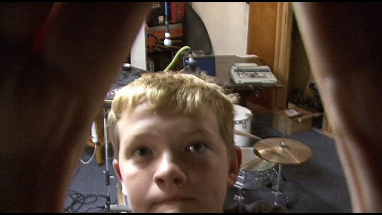 Il détruit le matos de son papa. Fail qui va lui coûter cher!