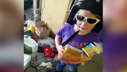 Elle cherche son casque... Ahaha