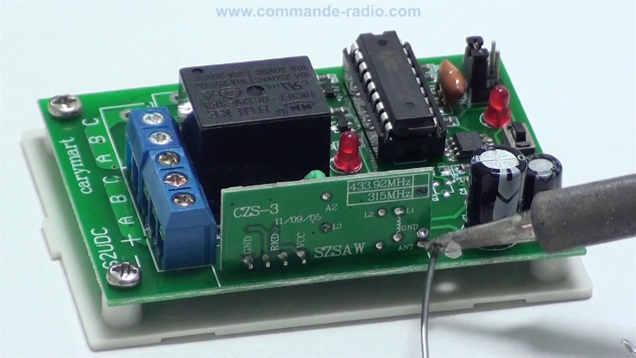 Comment remplacer l'antenne classique dans le récepteur par une Antenne Ventouse Magnétique Extérieure