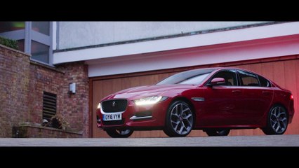 Jaguar XE, la première voiture ou l'on paye son essence sans sortir du véhicule