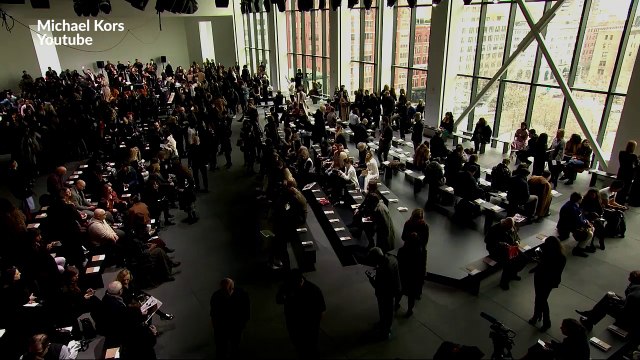 Ashley Graham défile avec Kendall Jenner et Bella Hadid et devient l'une des premières femmes rondes à défiler pour un grand créateur