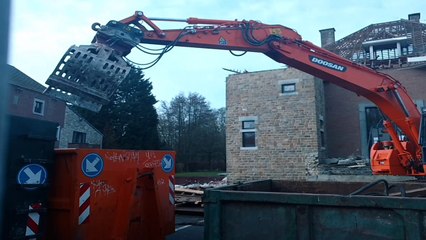 Nandrin: la destruction de la maison communale a commencé