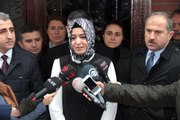 Aile Bakanı Kaya, Saldırıya Uğrayan Başörtülü Kızı Ziyaret Etti