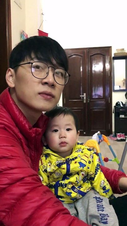“Hot dad” Ba Duy dỗ con “phát cưng”