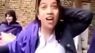 College Ki Larkian Scandal Bnanay Mai Sab Sai Agay