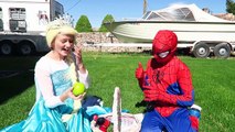 Congelados Elsa y Spiderman vs MENTOS y COCA-cola RETO Broma! Joker Spidergirl Superman Superh