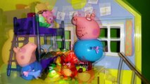 Свинка Пеппа. Мультик с игрушками. Мама Свинка упала с лестницы и Доктор Барби ее лечит. P