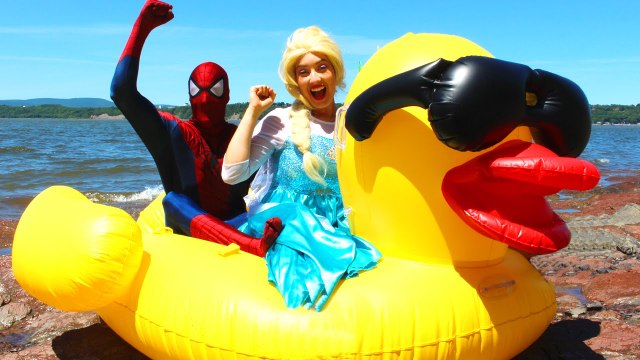 Spiderman & Frozen Elsa’s Giant Duck! w_ Pink Spidergirl, Dory & Nemo, Anna, Maleficent, Doctor -)