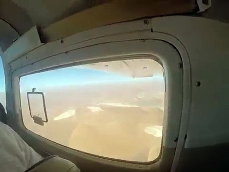 Quand régis prend une photo dans un avion !