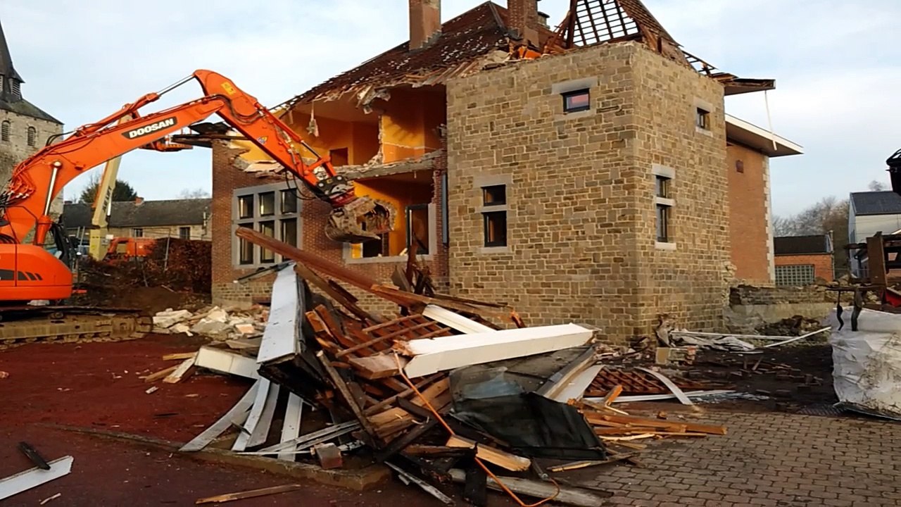 Démolition de la maison communale de Nandrin : interview de Michel Lemmens, bourgmestre
