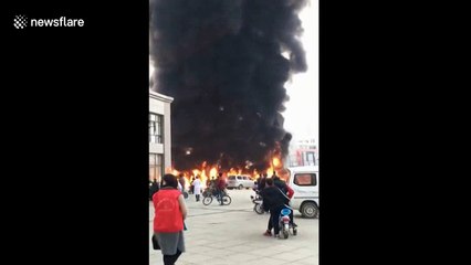 Major vehicle fire caught on camera in China