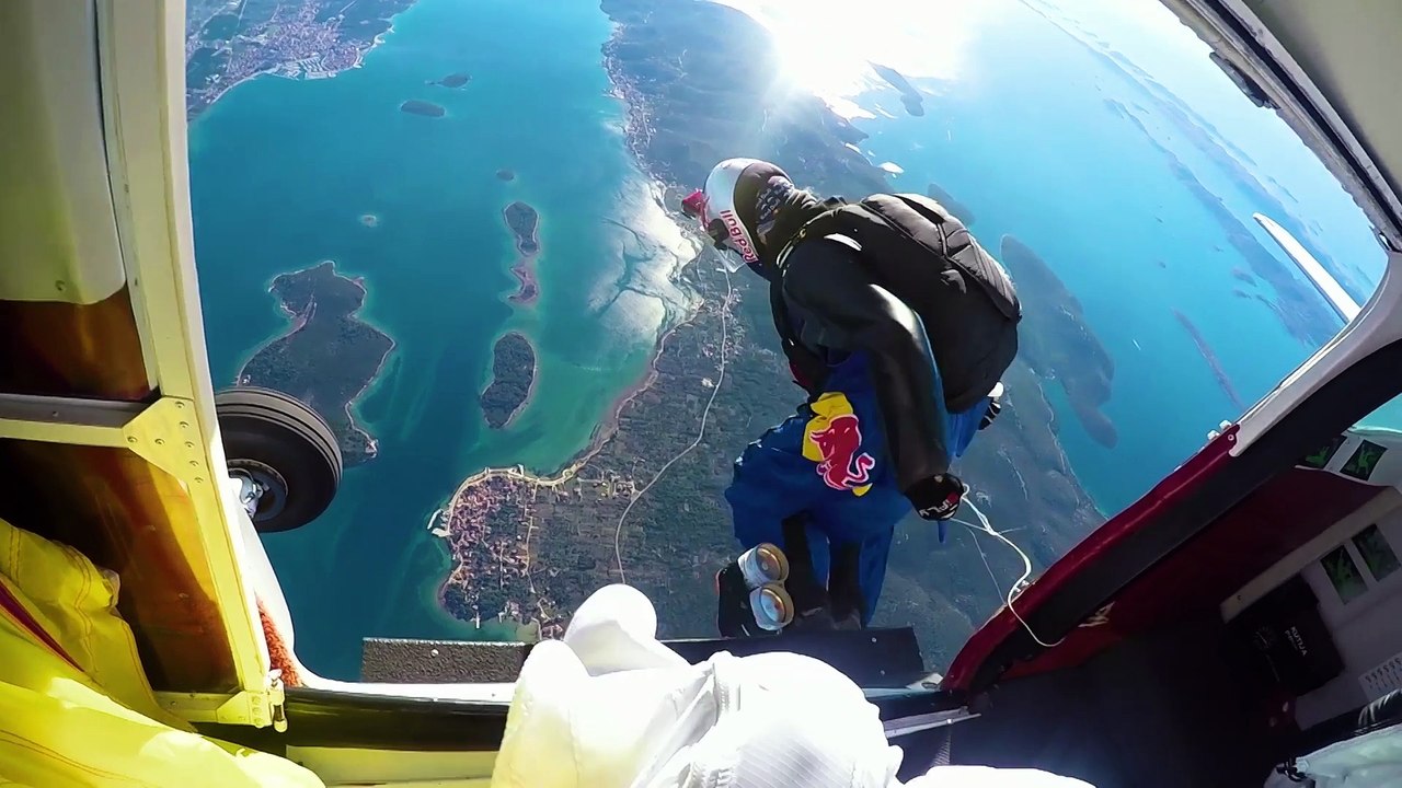 Adrénaline - Wingsuit : Un saut spécial pour la Saint-Valentin