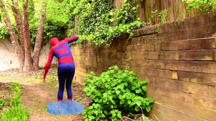 Vampire Frozen Elsa vs Vampire Spiderman + Bubblegumball playdoh tongues superhero in real