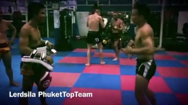 Muay-thaï : ce spécialiste donne un nombre impressionnant de coups en seulement 40 secondes