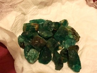 Polise Yarım Kilo Zümrüt Satmak İsterken Yakalandılar