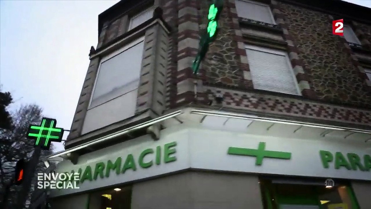 Coups, injures racistes... Théo raconte à "Envoyé spécial" son transfert au commissariat