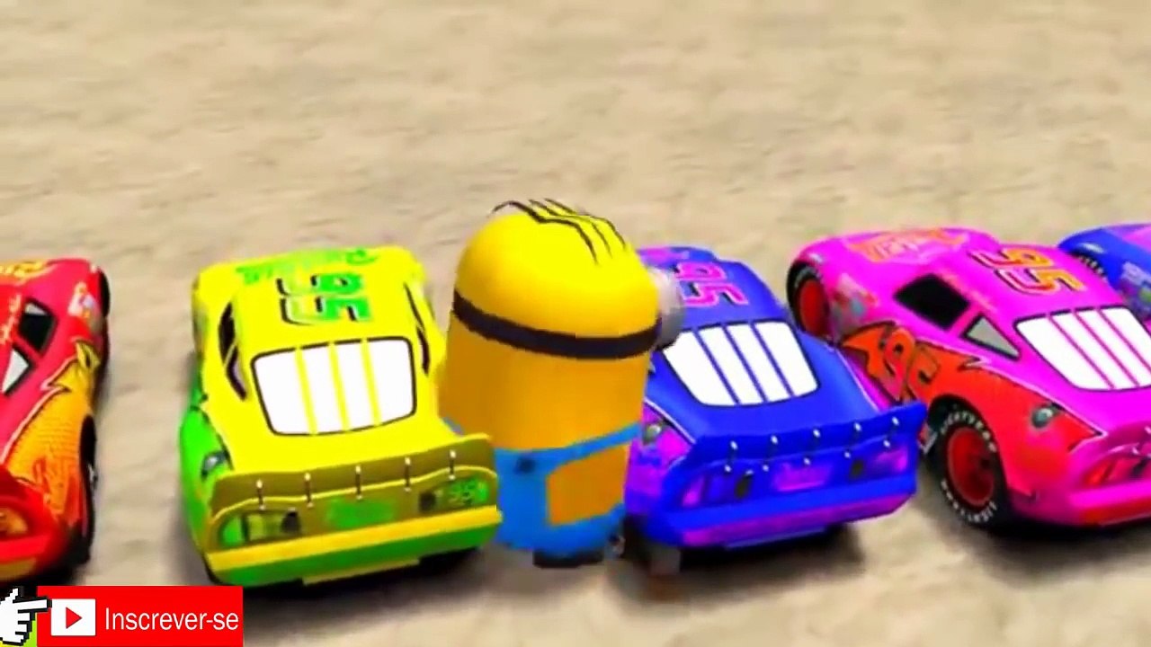 El HOMBRE ARAÑA de COLORES vs Rayo McQueen Cars COLORES de fiesta épica juego del Hombre araña